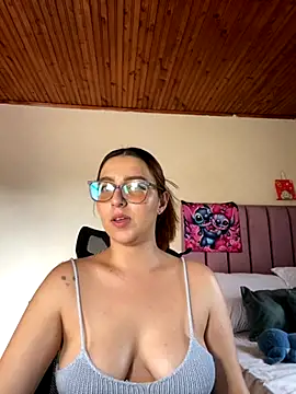 CoraVibes online show from September 12, 2025, 7:36 pm