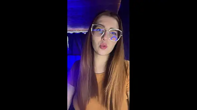 CoraVibes online show from October 23, 2025, 12:04 pm