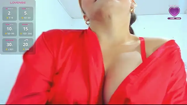 Snapshot of woman_rosse chatting on November 28, 2025, 7:49 pm woman rosse online show from November 28, 2025, 7:49 pm