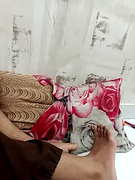 Snapshot of cute_parii_ chatting on September 18, 2025, 8:33 pm cute parii  online show from September 18, 2025, 8:33 pm