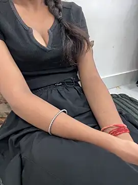 Snapshot of cute_parii_ chatting on October 1, 2025, 10:16 pm cute parii  online show from October 1, 2025, 10:16 pm