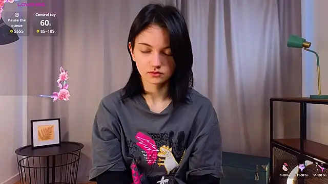 Snapshot of PamilaGrassle chatting on October 4, 2025, 3:04 am PamilaGrassle online show from October 4, 2025, 3:04 am