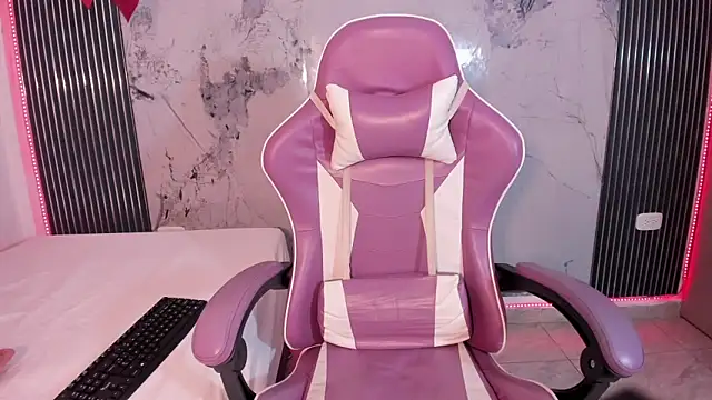 Mia Duarte1 online show from February 24, 2026, 8:18 pm