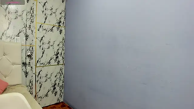 Itsuki N online show from December 19, 2025, 1:29 pm