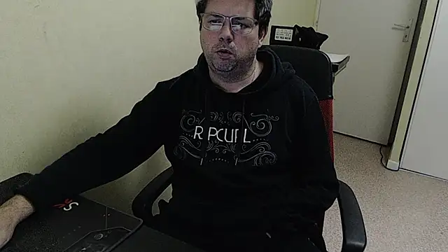 blueandwhite1 online show from January 25, 2025, 5:08 pm