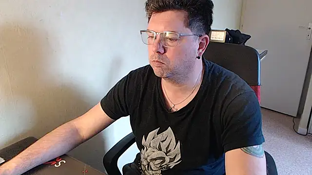 blueandwhite1 online show from January 29, 2025, 2:32 pm