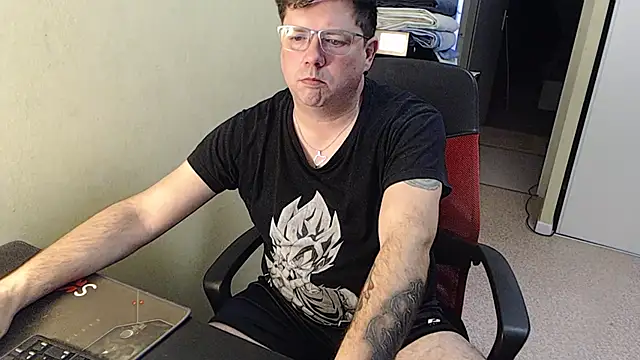 blueandwhite1 online show from February 7, 2025, 3:52 pm