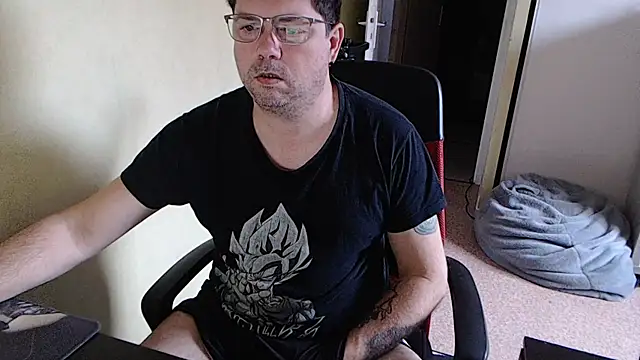 blueandwhite1 online show from February 19, 2025, 7:50 am