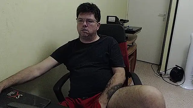 blueandwhite1 online show from September 29, 2025, 5:51 pm