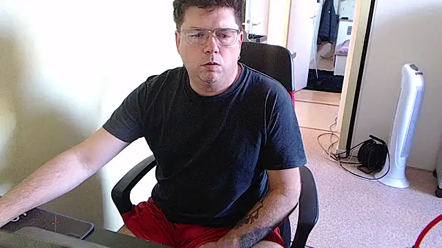 blueandwhite1 online show from October 21, 2025, 2:29 pm