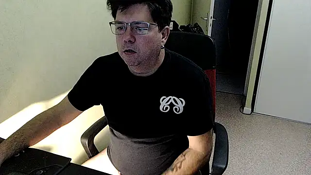 blueandwhite1 online show from December 3, 2025, 8:34 am