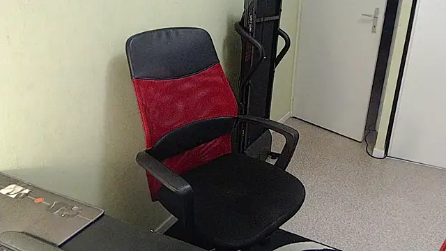 blueandwhite1 online show from February 7, 2026, 8:18 am