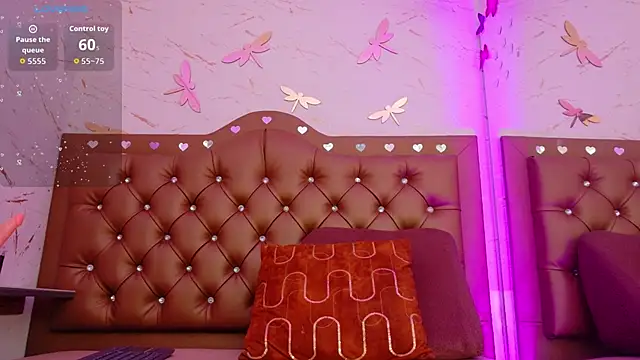 Zoe-Johnson  online show from October 3, 2025, 10:07 pm