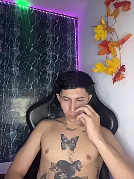 Alejandro BigCock22 online show from November 11, 2025, 10:21 pm