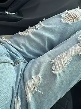 TWOLOVEsX online show from April 6, 2026, 9:10 am