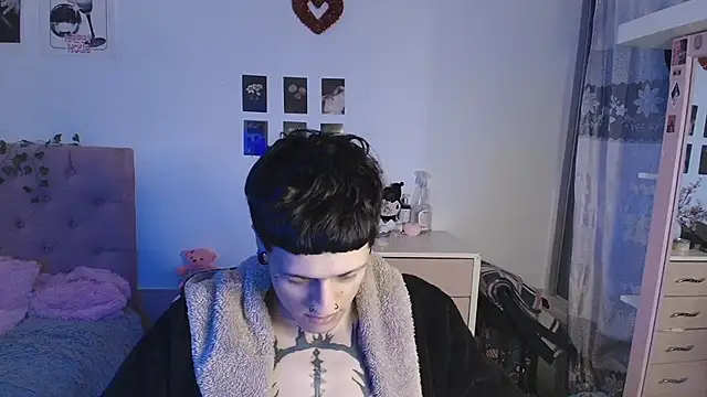 Snapshot of 2cyboy_ chatting on September 24, 2025, 9:18 pm 2cyboy online show from September 24, 2025, 9:18 pm