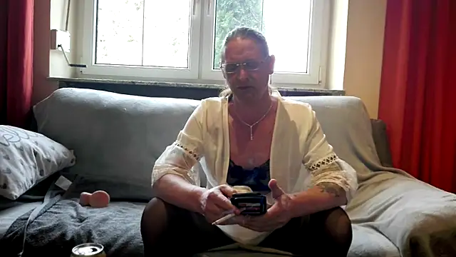 Cleohot1977 online show from February 13, 2026, 1:29 pm