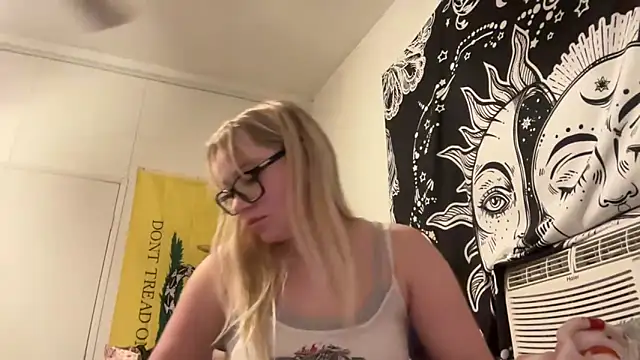 xoxokayy18 online show from November 10, 2025, 7:07 am