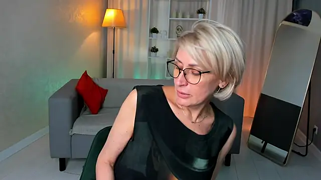 Snapshot of PamellaMurphy chatting on September 24, 2025, 8:28 am PamellaMurphy online show from September 24, 2025, 8:28 am