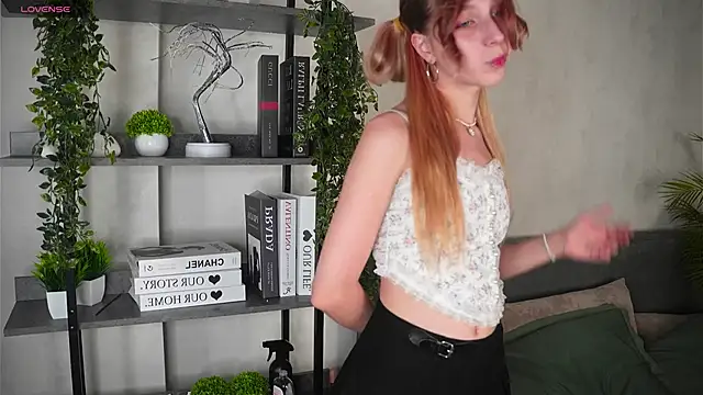 Snapshot of CameliaGlaue chatting on September 18, 2025, 11:12 am CameliaGlaue online show from September 18, 2025, 11:12 am