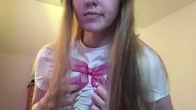 Snapshot of SiIver_Dawn chatting on September 19, 2025, 1:23 pm SiIver Dawn online show from September 19, 2025, 1:23 pm
