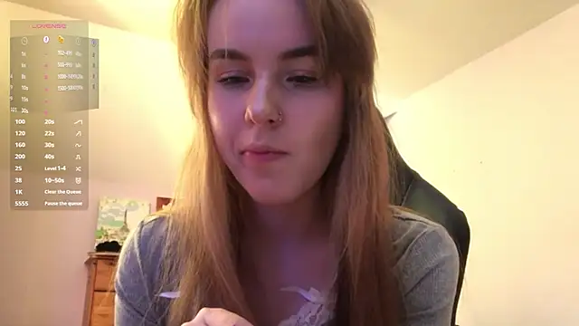 Snapshot of SiIver_Dawn chatting on September 20, 2025, 1:23 pm SiIver Dawn online show from September 20, 2025, 1:23 pm