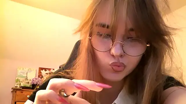 Snapshot of SiIver_Dawn chatting on October 11, 2025, 1:31 pm SiIver Dawn online show from October 11, 2025, 1:31 pm