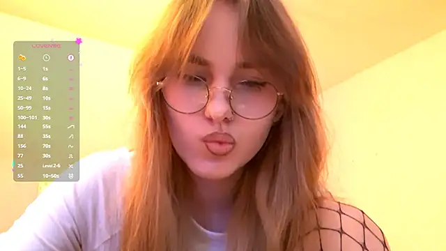 Snapshot of SiIver_Dawn chatting on October 12, 2025, 1:10 pm SiIver Dawn online show from October 12, 2025, 1:10 pm