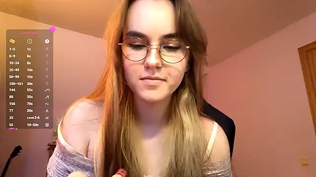 Snapshot of SiIver_Dawn chatting on October 18, 2025, 1:12 pm SiIver Dawn online show from October 18, 2025, 1:12 pm