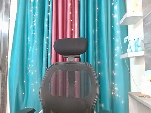 Your candy 47 online show from April 10, 2026, 2:22 pm