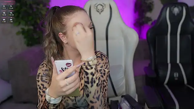 Snapshot of Ella_054 chatting on September 29, 2025, 2:22 pm Ella 054 online show from September 29, 2025, 2:22 pm