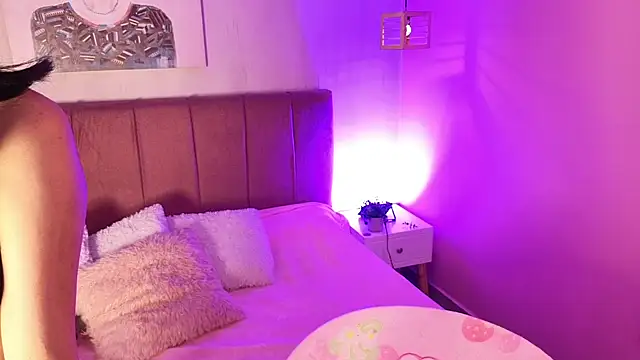 ela petit online show from November 25, 2025, 9:26 pm