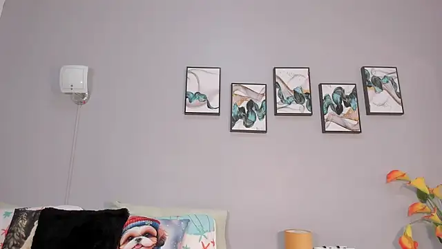 SophieW1 online show from December 3, 2025, 12:14 pm