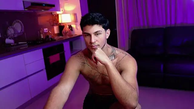 Snapshot of LeoCavalli_ chatting on October 11, 2025, 4:38 pm LeoCavalli online show from October 11, 2025, 4:38 pm