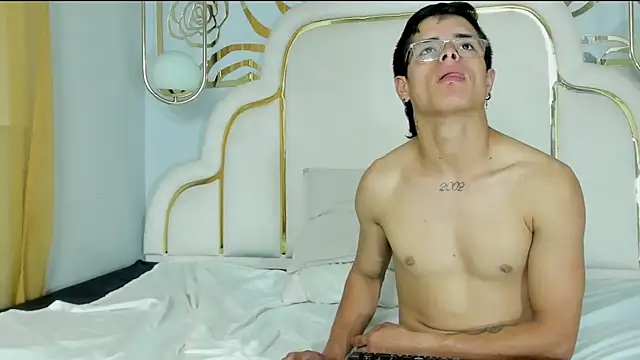 midnightlust vc online show from December 17, 2025, 2:56 pm