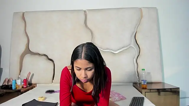 Amaia Sophia online show from December 15, 2025, 7:18 pm