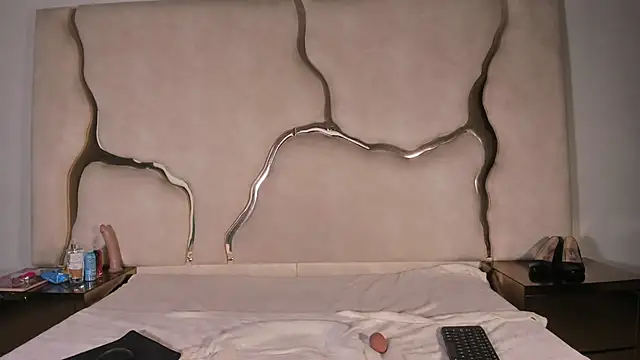 Amaia Sophia online show from December 19, 2025, 6:37 pm