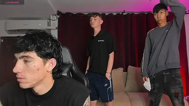 Handsomeboyss19 online show from September 30, 2025, 11:43 pm