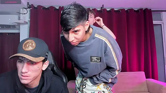 Handsomeboyss19 online show from October 4, 2025, 12:41 am