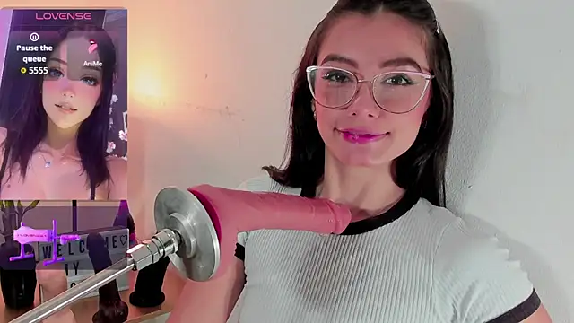 Snapshot of valentinna_montess chatting on November 4, 2025, 1:21 pm valentinna montess online show from November 4, 2025, 1:21 pm