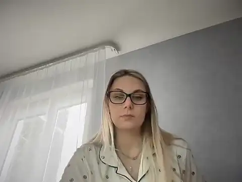 NikexPretty online show from October 20, 2025, 8:15 am