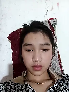 Snapshot of -Lie-06 chatting on October 8, 2025, 6:11 am -Lie-06 online show from October 8, 2025, 6:11 am