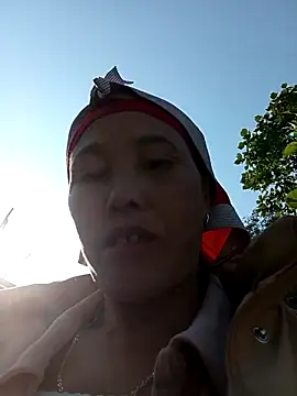 me-cute online show from November 27, 2025, 2:02 am