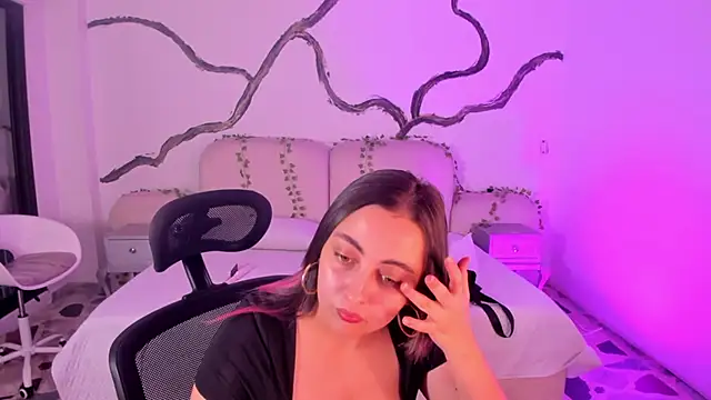 SarahCastro1  online show from September 12, 2025, 4:01 am