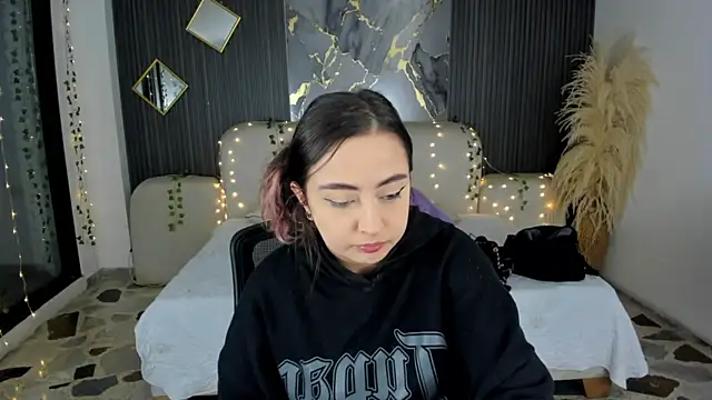 SarahCastro1  online show from January 6, 2026, 4:16 am