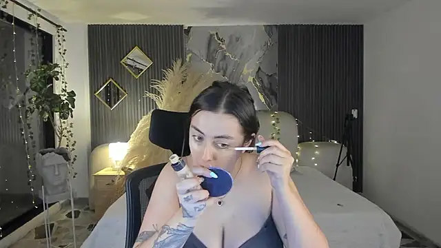 SarahCastro1  online show from March 6, 2026, 3:58 am