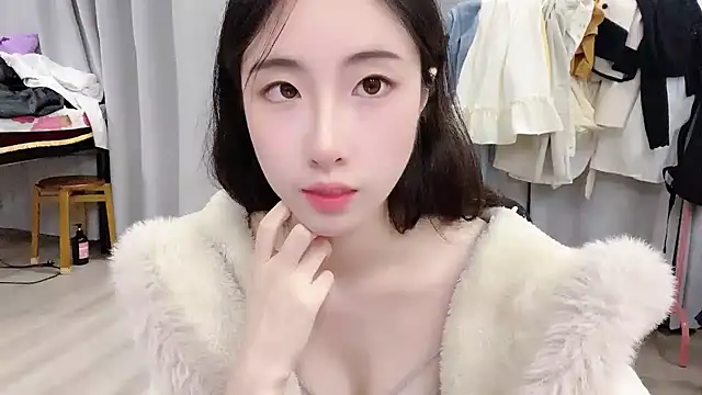 Freya7777 online show from October 12, 2025, 1:43 pm