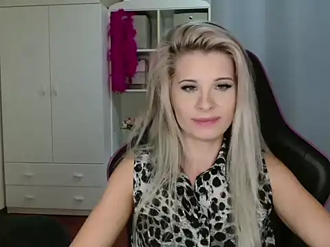 KristineGlow online show from October 24, 2025, 6:26 pm