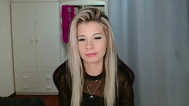 KristineGlow online show from October 30, 2025, 7:14 pm