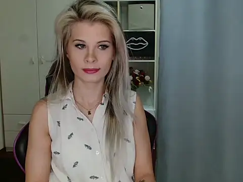 KristineGlow online show from February 12, 2026, 7:14 am